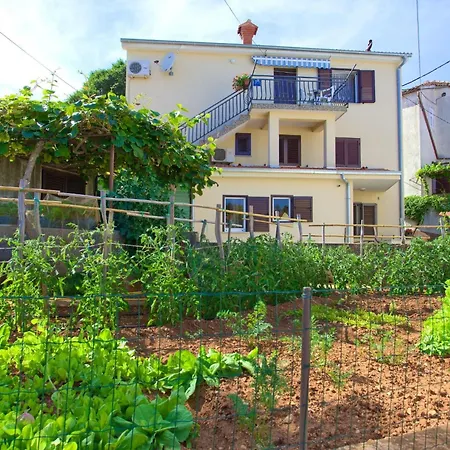 Ivy By Interhome